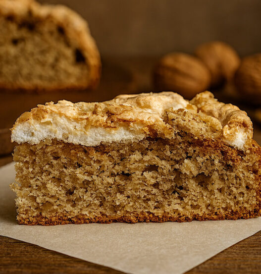 Torta di noci meringata