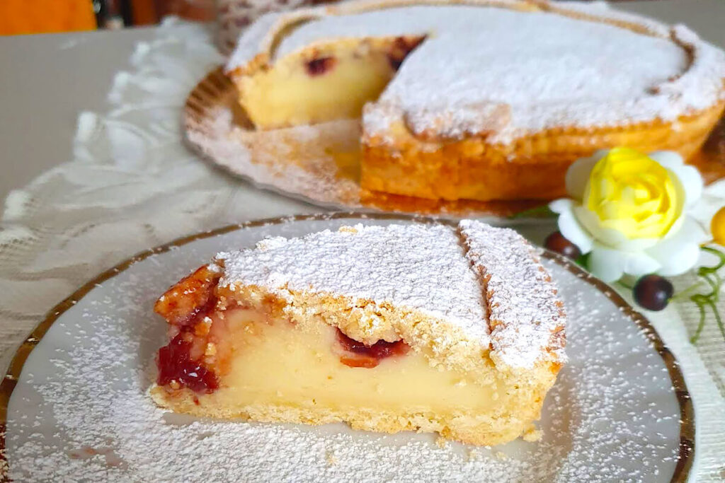 Frolla farcita con crema pasticcera e marmellata di amarene