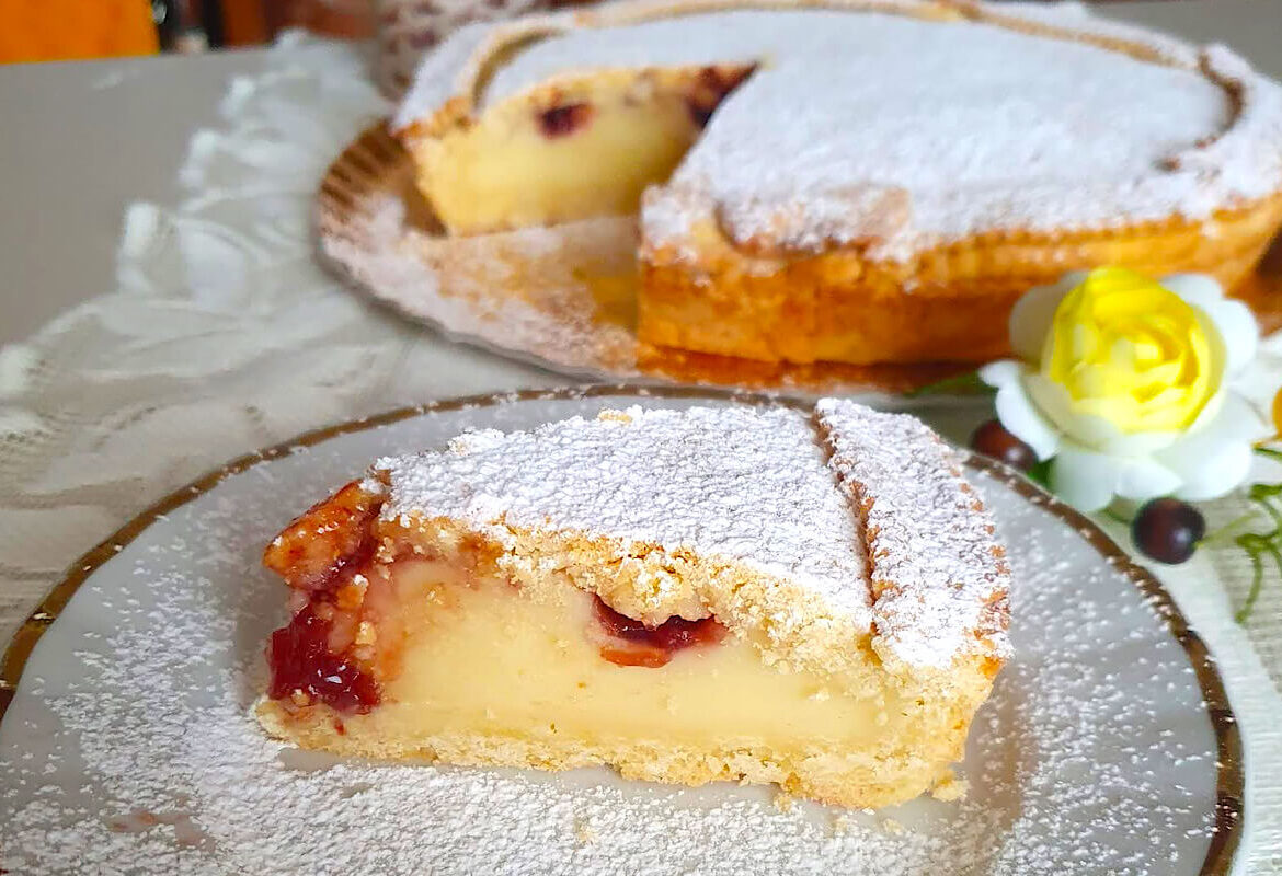 Frolla farcita con crema pasticcera e marmellata di amarene