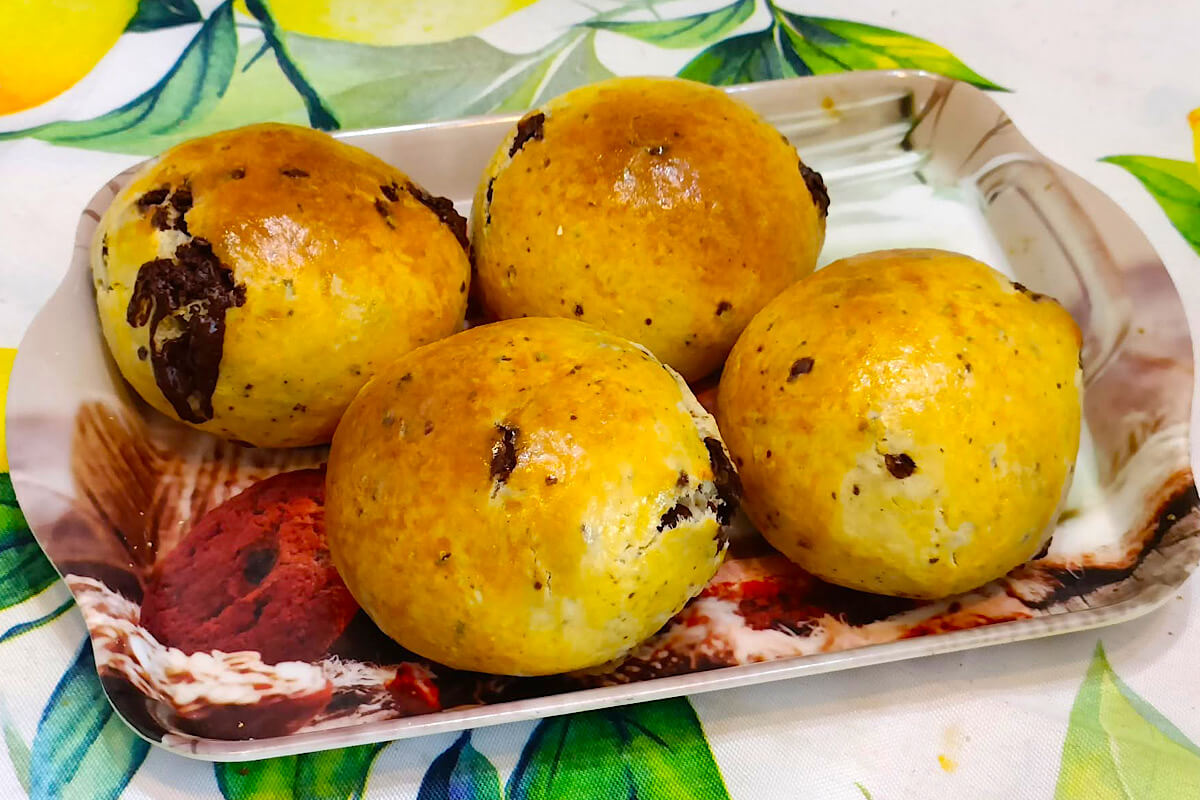 Panini al cioccolato senza lievitazione in friggitrice ad aria o in forno: pronti in pochi minuti, soffici e irresistibili