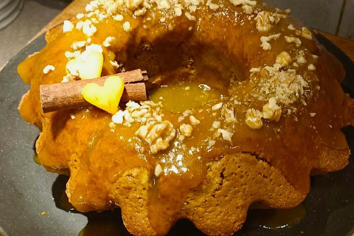 Zucca, noci e copertura di glassa: la ciambella che mette il buonumore