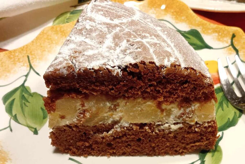 fetta di torta farcita