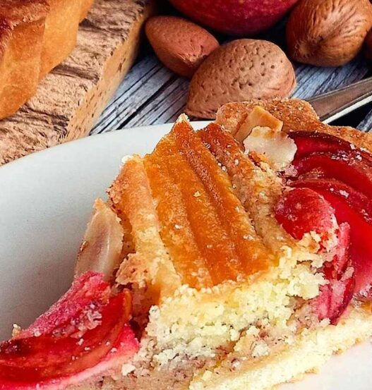 fetta di crostata con mele