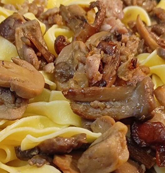 pappardelle con funghi e salsiccia