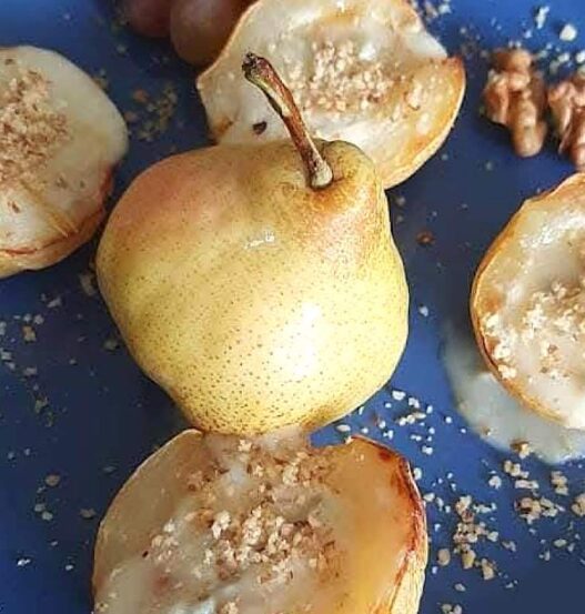 pere a fette con gorgonzola e noci