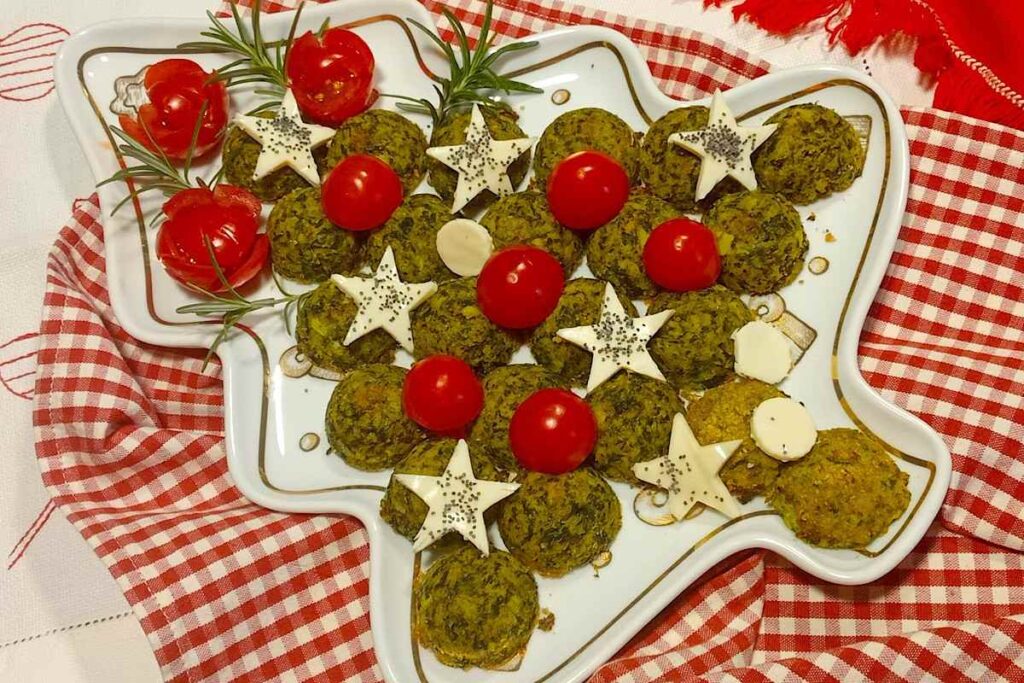 polpette dispose ad albero di natale