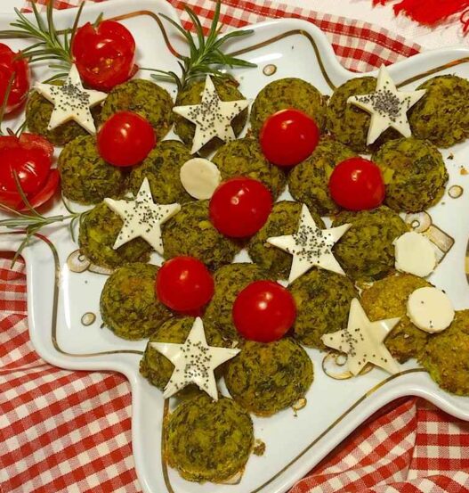 polpette dispose ad albero di natale