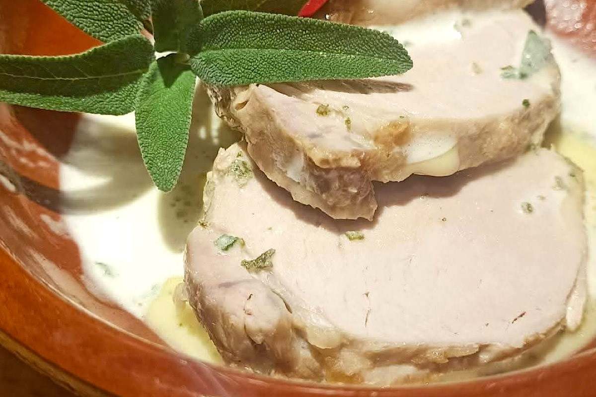 Un arrosto così tenero da sciogliersi in bocca: filetto di maiale cotto nel latte
