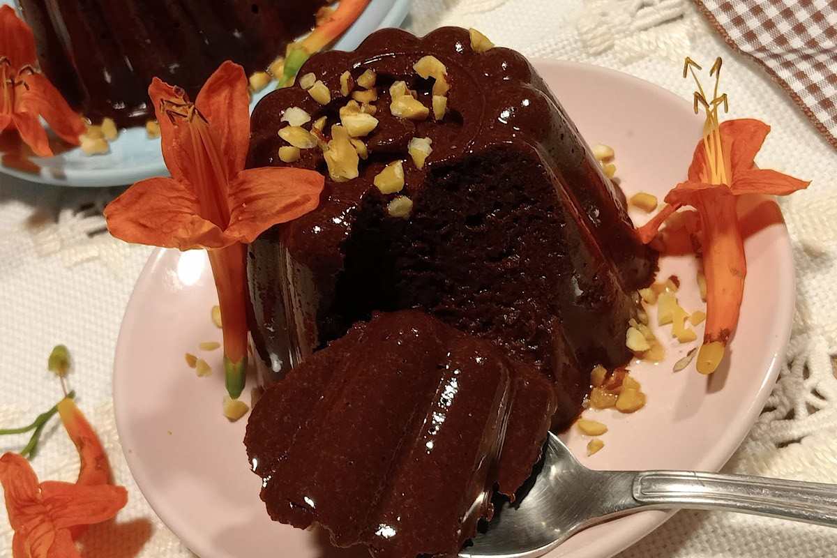 Sembra budino al cioccolato, in realtà è ai cachi. Scopri la ricetta segreta e light