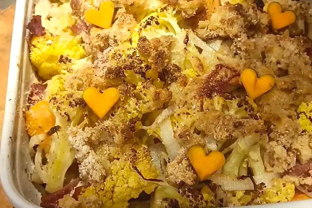 Il contorno furbo: cavolfiore giallo e zucca allo speck. Cuoci tutto assieme e risparmi tempo