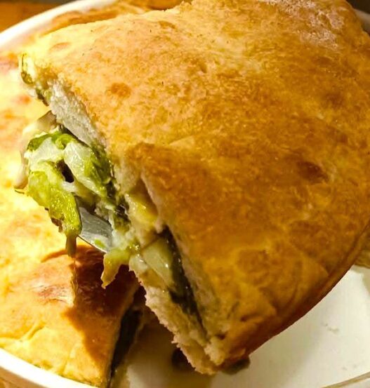 fetta di pizza rustica con scarola