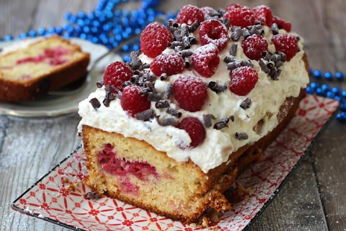 Plumcake ai lamponi con crema senza cottura: il dolce più semplice ancora più buono