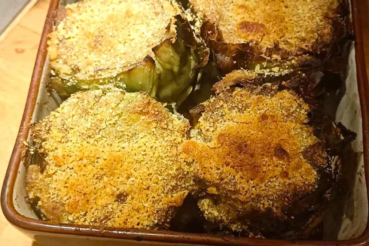 Altro che sciapo: il carciofo cambia sapore e si riempie di gusto, con un ripieno morbido e saporito