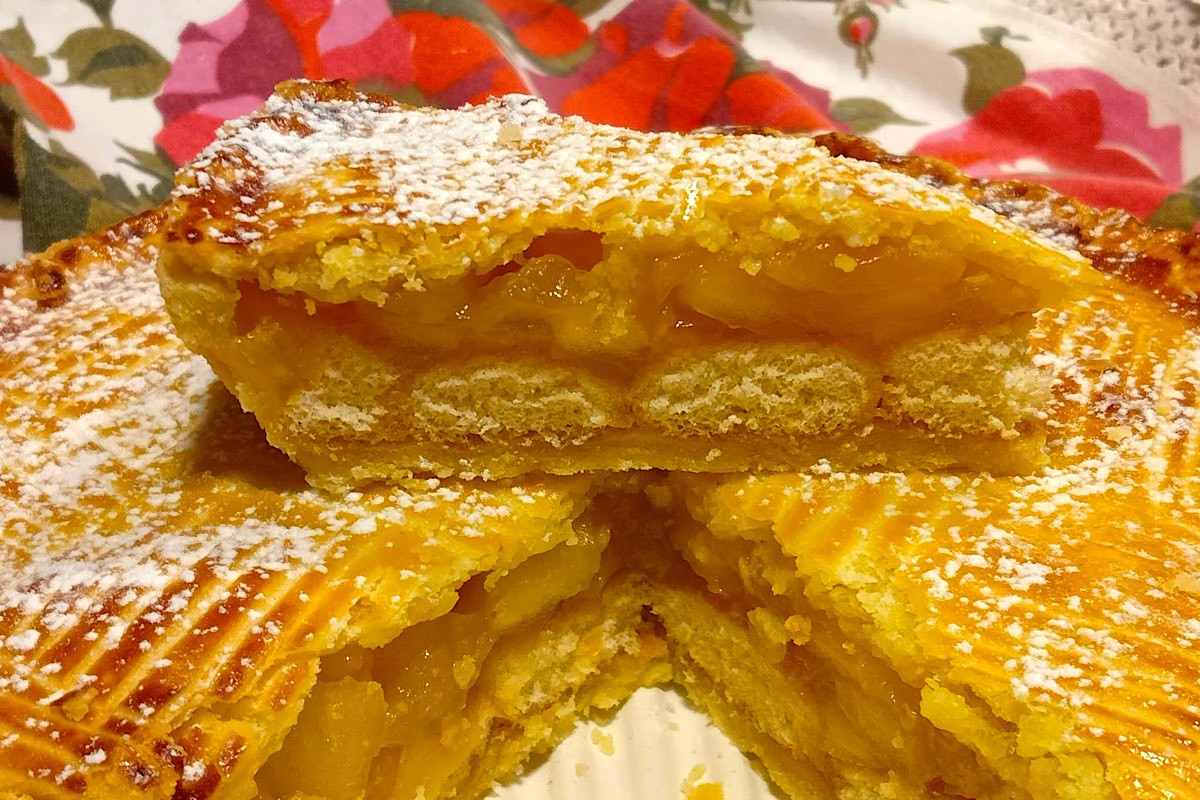 Crostata di mele coperta: un guscio che racchiude una farcitura speciale