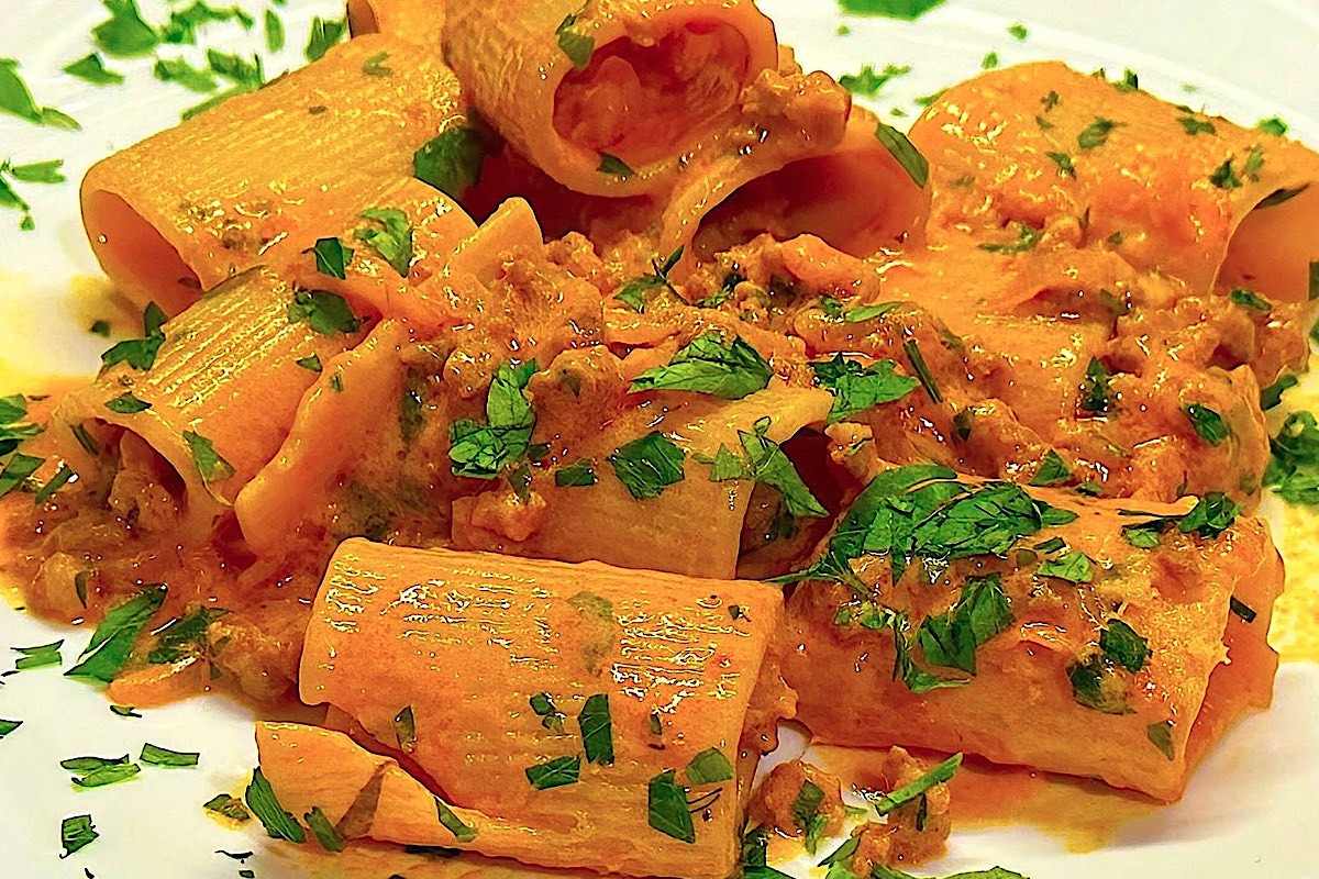 Un nome curioso per un piatto goloso: pasta alla carcerata cremosa, un sapore che ti cattura
