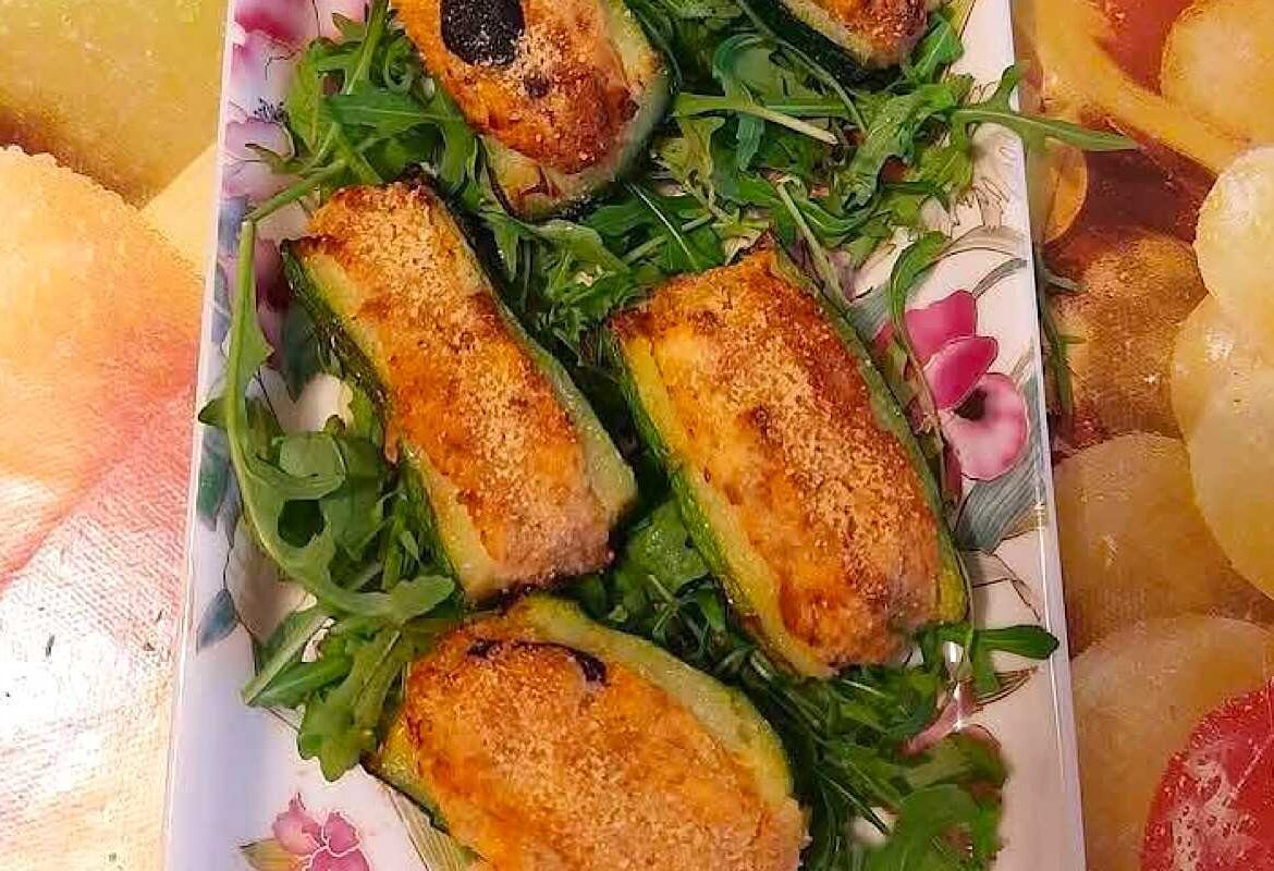 zucchine ripiene con insalata