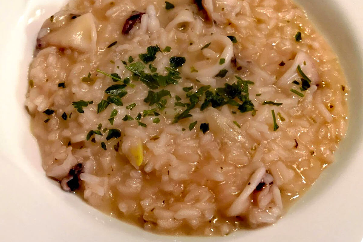 Come preparare un risotto con calamari nel Bimby, così delicato e vellutato che non crederai sia senza burro
