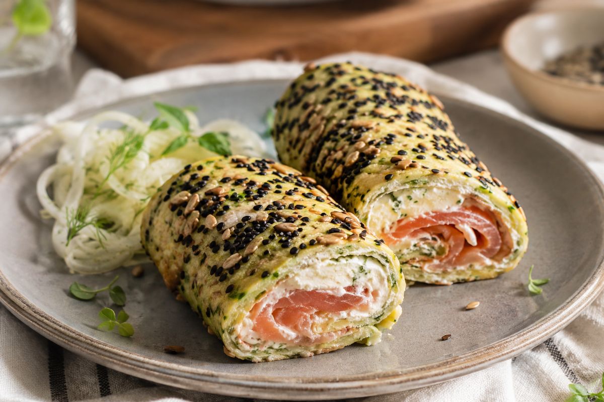 Base morbida di zucchine, ripieno fresco e zero stress: il wrap keto dell’estate