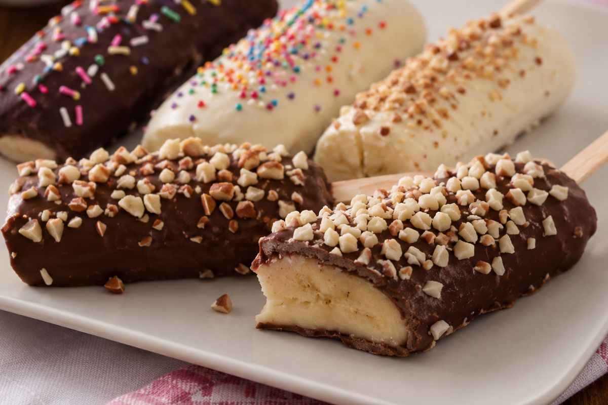 Vi ricordate i famosi banana pops dei film americani? Finalmente potete prepararli anche voi (FACILISSIMI)
