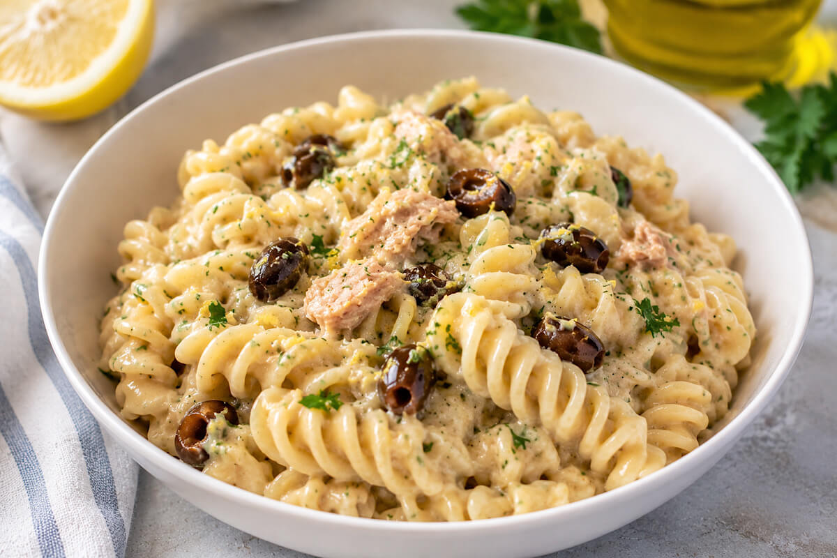 Scommetto che così la pasta al tonno non l’hai mai fatta: non solo è cremosissima, ma è pronta in pochissimi minuti
