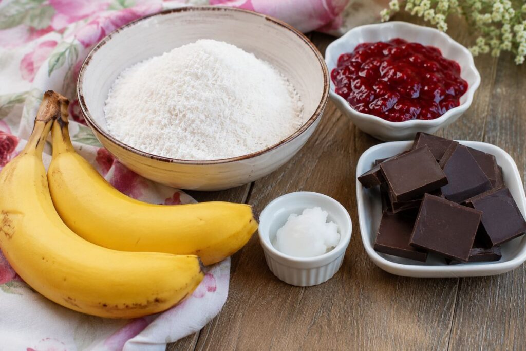Cestini banana e cocco con lamponi e cioccolato fondente, ingredienti