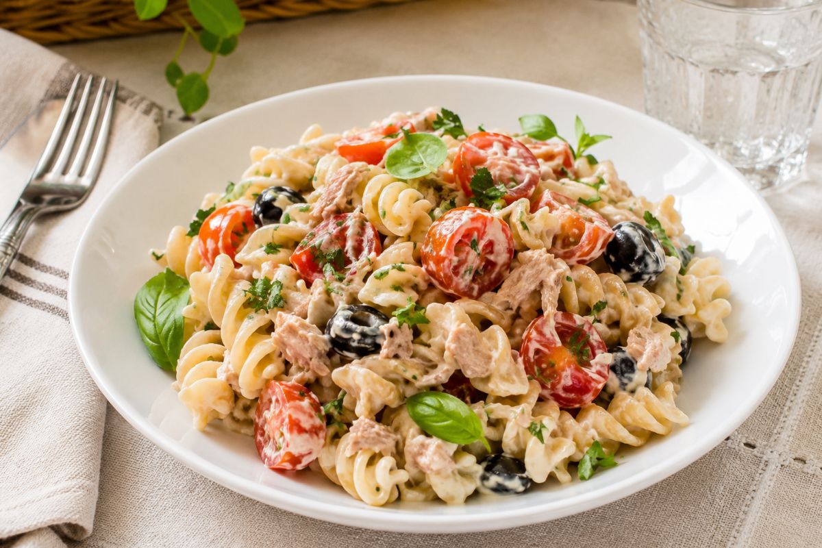 La pasta fredda che non diventa asciutta: con questa crema si condisce alla perfezione (ricetta Bimby)