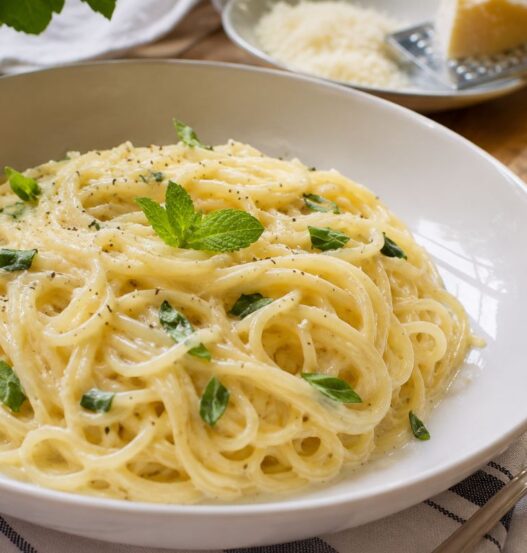 Spaghettini risottati all’acqua di limone con pecorino e menta