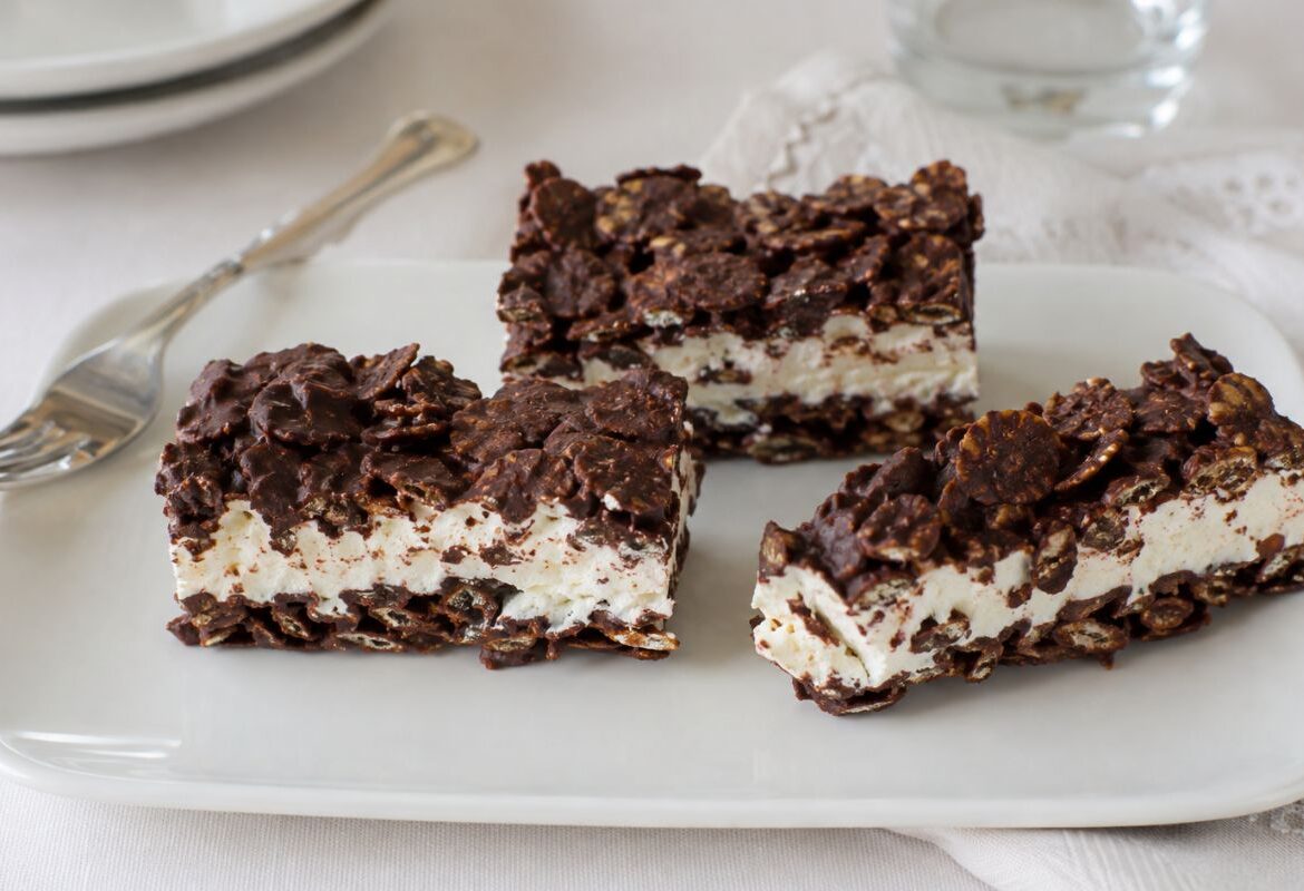 Barrette fredde con yogurt, cioccolato e cornflakes