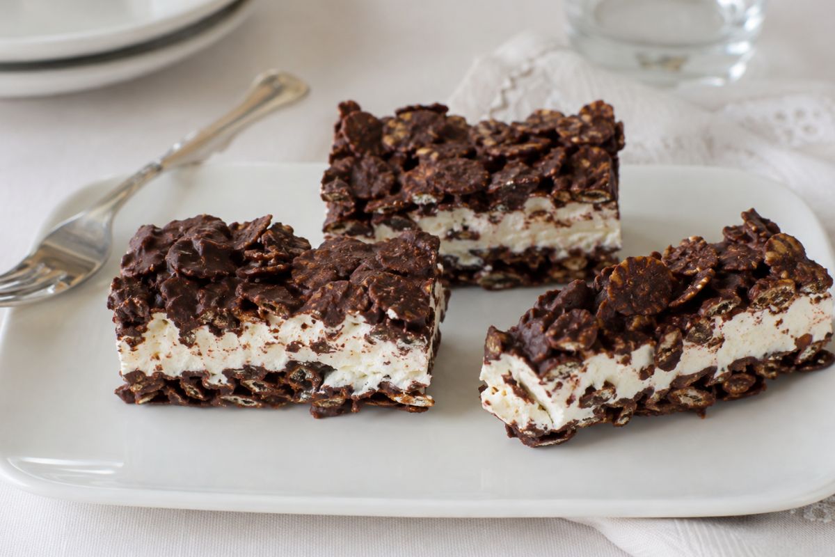 Le barrette crunchy con cui è un piacere fare colazione o merenda: un dolcino low cost con 3 ingredienti