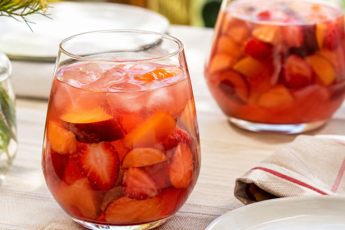 Sangria rosé con il Bimby: fresca, fruttata e con una nota speziata che non ti aspetti