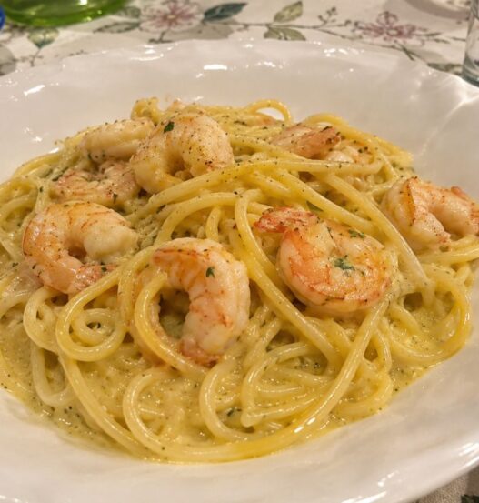 Spaghettoni alla carbonara di mare con gamberi e mazzancolle