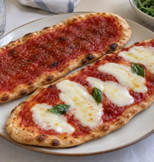 Lingue di pizza allo yogurt greco in padella