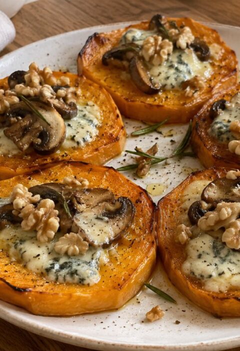 Pizzette di zucca con gorgonzola, funghi e noci