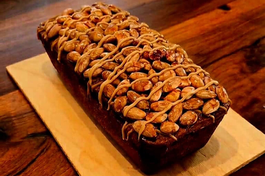 Plumcake burro d'arachidi e mandorle in friggitrice ad aria