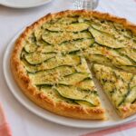 Una sola padella e una salsa da raccogliere fino all’ultima goccia: il pollo al limone così è cremosissimo!